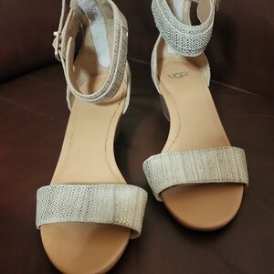 UGG Women's Light Beige Textured Ankle-Strap Sandals